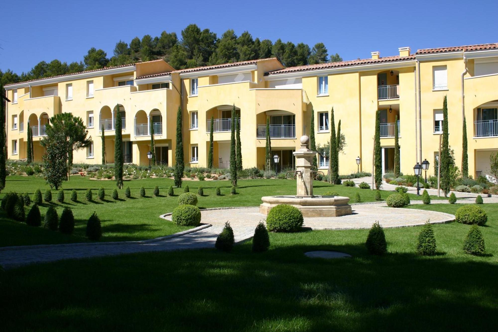 Residence Odalys La Licorne De Haute Provence Gréoux-les-Bains Exteriér fotografie